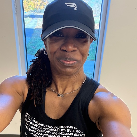 Meet your Posher, Nicole - Picture 1 of 1